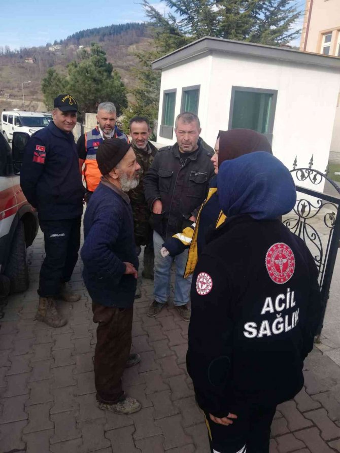 Kayıp Adam Ormanda Yaralı Bulundu