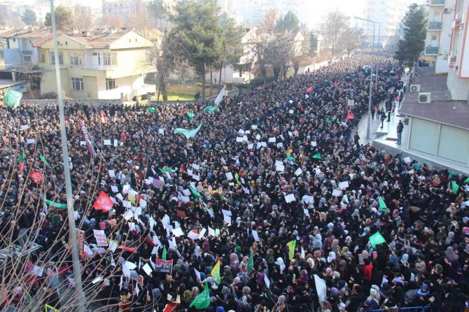 Batman’da Binlerce Kişi İ̇sveç’te Kur’an-ı Kerim’in Yakılmasını Protesto Etti