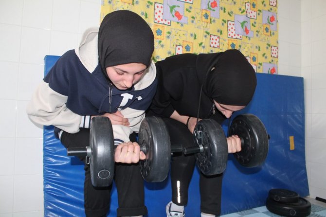 Bayburt’un Bileği Bükülmeyen Kızları Yeni Şampiyonluklara Hazırlanıyor