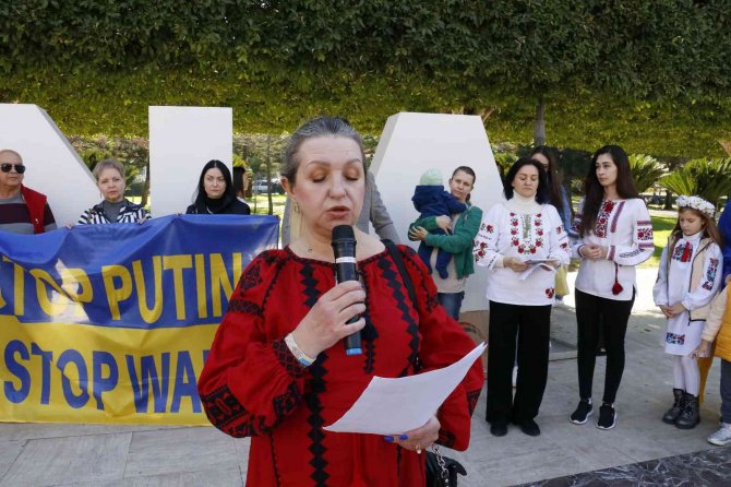 Adana’da Yaşayan Ukraynalılar, Ukrayna Birlik Günü’nü Kutladı