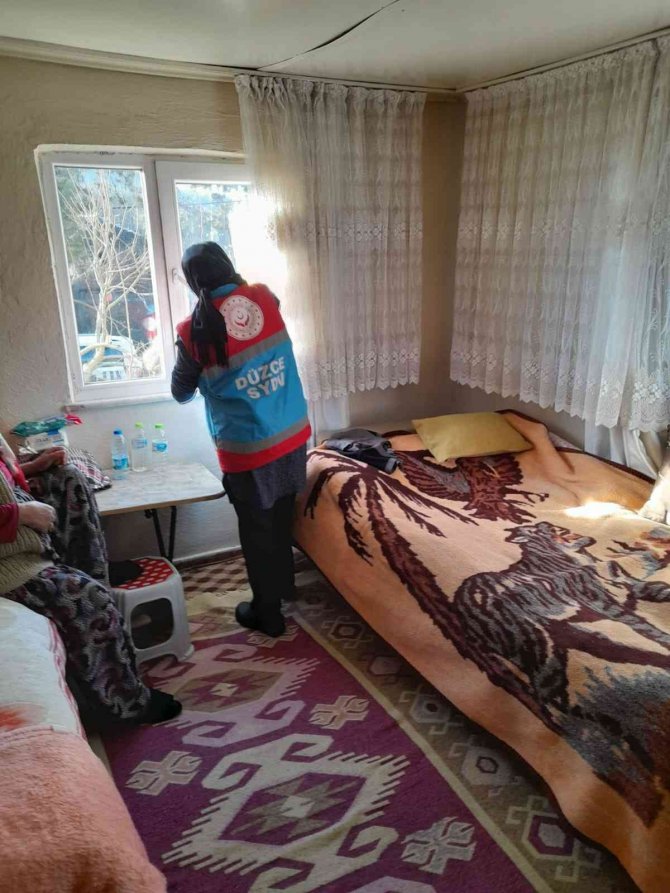 Yaşlı Ve Kimsesizlerin Evlatları Oldular