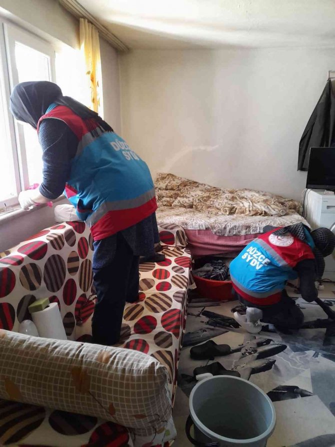Yaşlı Ve Kimsesizlerin Evlatları Oldular
