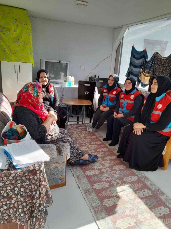 Yaşlı Ve Kimsesizlerin Evlatları Oldular