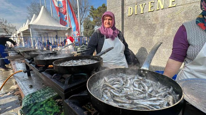 7’den 70’e Binlerce Kişi Hamsi Festivali’nde Buluştu