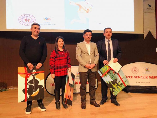 Gençler Sahnede Yarıştı