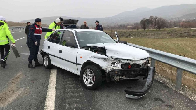 Elazığ’da Trafik Kazası: 4’ü Çocuk 7 Yaralı