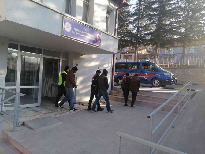 Kaçak Kazı Yapan 4 Şüpheliye Jandarmadan Suçüstü