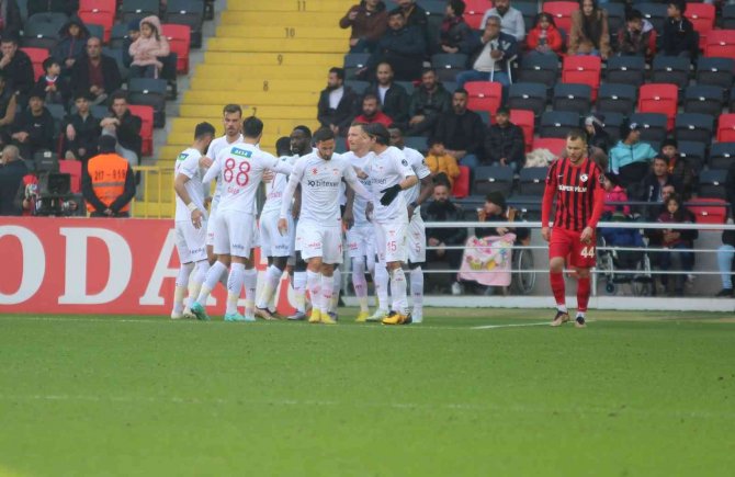 Spor Toto Süper Lig: Gaziantep Fk: 0 - Dg Sivasspor: 1 (İ̇lk Yarı)
