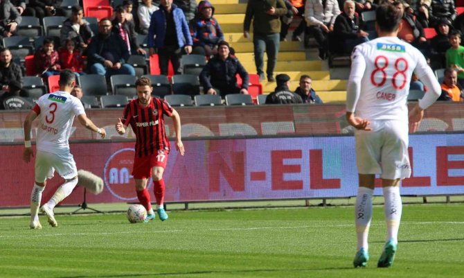Spor Toto Süper Lig: Gaziantep Fk: 0 - Dg Sivasspor: 1 (İ̇lk Yarı)