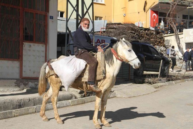 Kış Aylarında 3 Metre Kar Yağan İlçede Yaz Havası