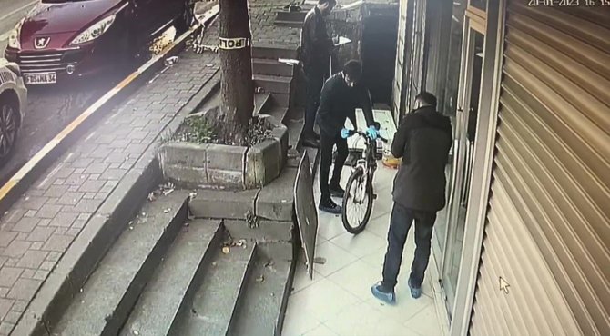 Yokuş Aşağı İndikleri Bisikletle Kaza Yaptılar: 2 Çocuk Yaralandı