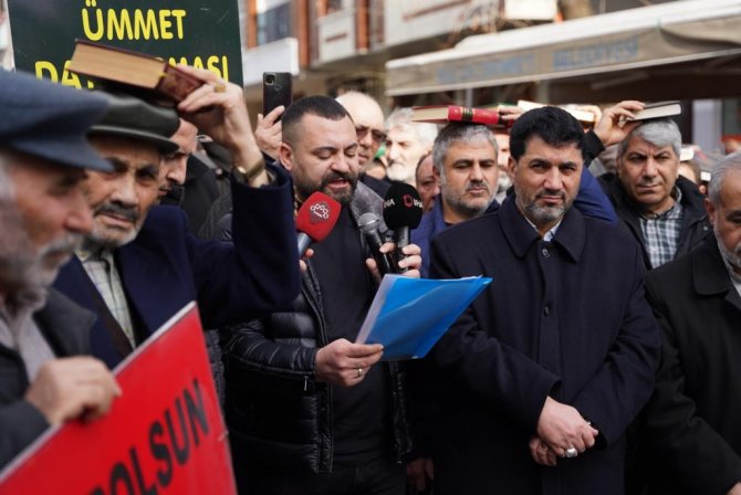 Küçükçekmece’de Kur’an-ı Kerim’in Yakılmasına Tepki Eylemi Düzenlendi