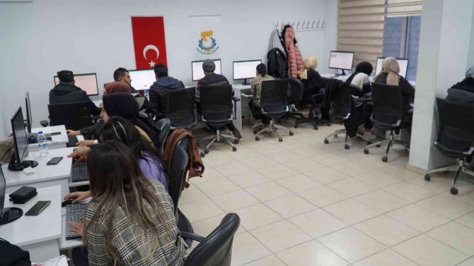 Haliliye’de Gençlere Bilgisayar Ve İ̇ngilizce Kursu