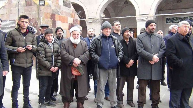 Kur’an-ı Kerim’in Yakılmasına Kars’ta Tepki