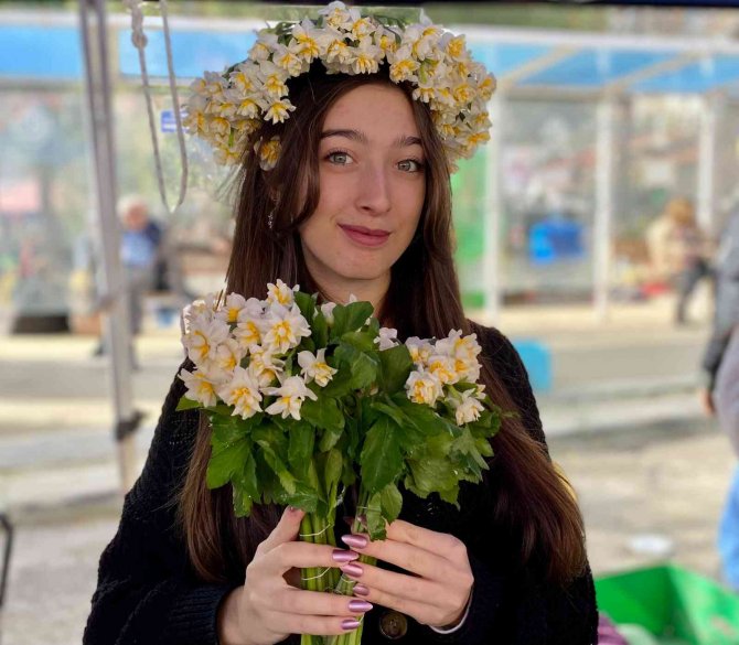 Kokuyu Duyan Karaburun’a Akın Etti