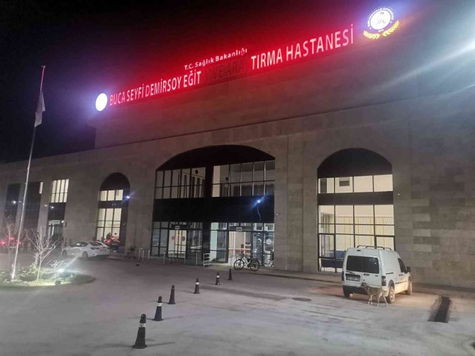 İ̇zmir’de İki Husumetli Grubun Bıçaklı Silahlı Kavgasında Kan Aktı: 2 Ölü