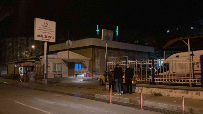 İ̇zmir’de İki Husumetli Grubun Bıçaklı Silahlı Kavgasında Kan Aktı: 2 Ölü