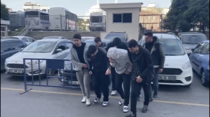 İ̇stanbul’da “Kara” Lakaplı Torbacı Baskınla Yakalandı: Yarım Milyonluk Uyuşturucu Çıktı
