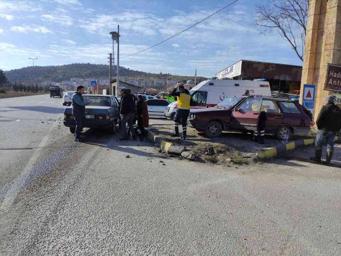 Karabük’te Trafik Kazası: 3 Yaralı