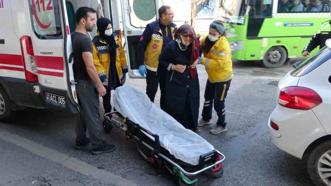 İ̇ki Otomobil Çarpıştı: 4 Yaralı