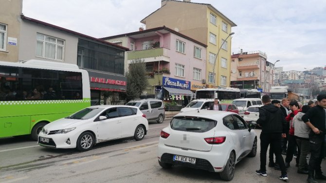 Yanlayarak Yola Çıkan Otomobil Kazaya Sebep Oldu: 1 Ağır Yaralı
