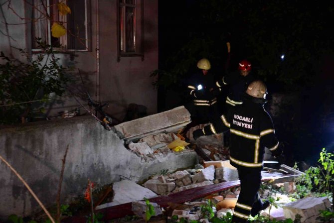 Kocaeli’de 3 Katlı Binada Patlama: 2 Ağır Yaralı