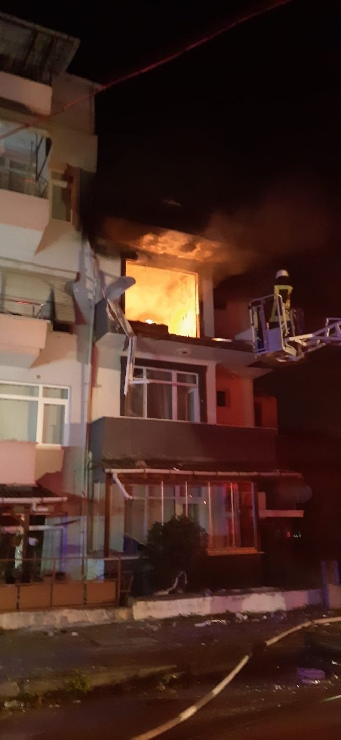 Kocaeli’de Patlama: Olay Yerine Çok Sayıda İtfaiye, Ambulans Sevk Edildi