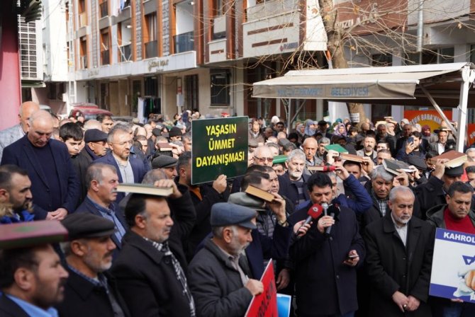 Küçükçekmece’de Kur’an-ı Kerim’in Yakılmasına Tepki Eylemi Düzenlendi