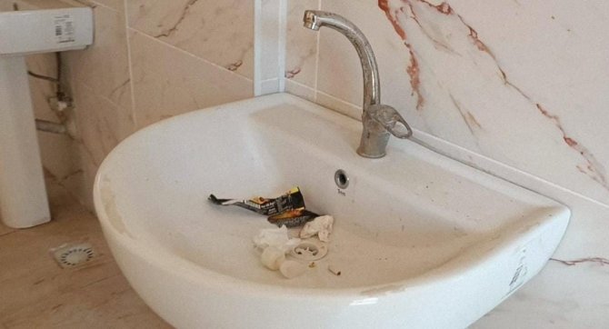 Mardinlilerden 8 Milyon Liraya Restore Edilen Tarihi Camideki Avlunun Ve Tuvaletin Pis Haline Tepki