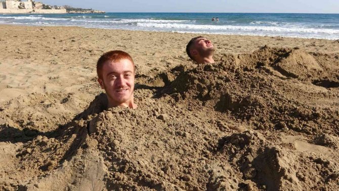 Kış Ortasında Deniz Ve Kum Keyfi