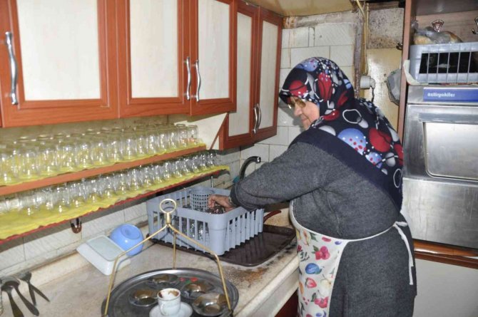 "Sakin Şehir" Ünvanlı İlçede Çayın Tadı Ayşe Teyzeden Soruluyor
