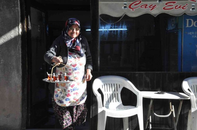 "Sakin Şehir" Ünvanlı İlçede Çayın Tadı Ayşe Teyzeden Soruluyor