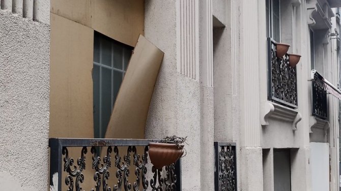 İ̇stanbul’da İlginç Hırsızlık Kamerada: Kapalı Otele Girerek Televizyon Çaldılar