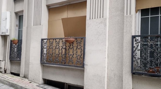 İ̇stanbul’da İlginç Hırsızlık Kamerada: Kapalı Otele Girerek Televizyon Çaldılar
