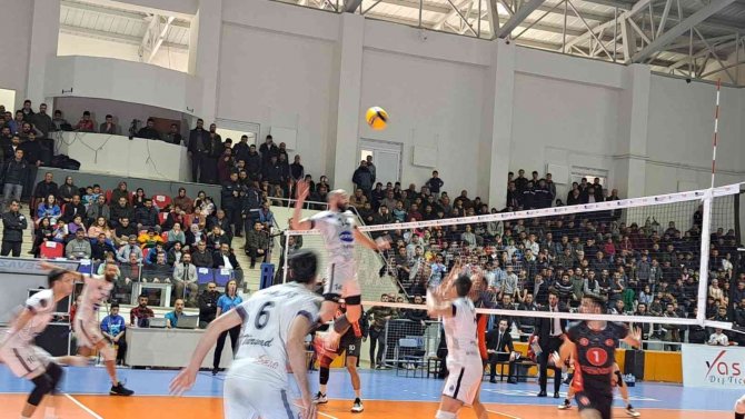 Efeler Ligi: Türşad: 0 - Ziraat Bankkart: 3