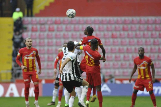Spor Toto Süper Lig: Kayserispor: 0 - Beşiktaş: 1 (Maç Devam Ediyor)