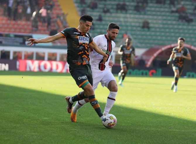 Spor Toto Süper Lig: Alanyaspor: 1 Fatih Karagümrük:0 (İ̇lk Yarı)