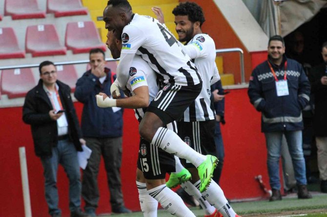 Spor Toto Süper Lig: Kayserispor: 0 - Beşiktaş: 2 (İ̇lk Yarı)