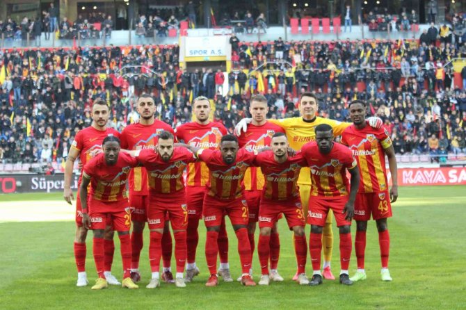 Spor Toto Süper Lig: Kayserispor: 0 - Beşiktaş: 2 (İ̇lk Yarı)