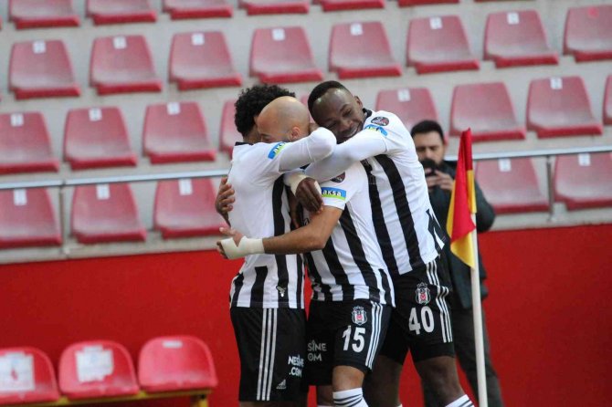 Spor Toto Süper Lig: Kayserispor: 0 - Beşiktaş: 2 (İ̇lk Yarı)