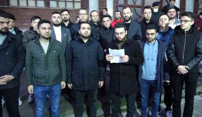 Kütahya’da Gençlerden Çirkin Eyleme Sabah Namazında Tepki