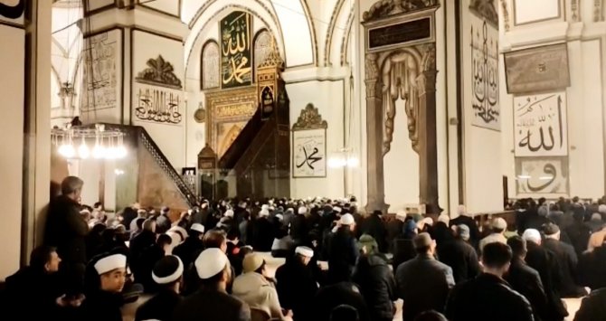 İ̇slam Düşmanı Saldırıya Karşı Binlerce Kişi Ulucami’ye Akın Etti