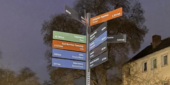 Berlin’de Dikkat Çeken Eskişehir Tabelası