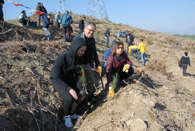 Kazada Kaybettikleri Arkadaşları Anısına Hatıra Ormanı Oluşturdular