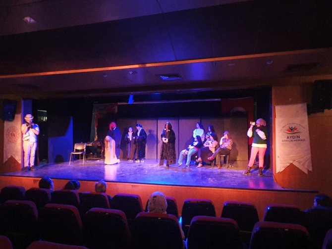 Liseli Gençler, Hayallerini Sahneye Taşıdı