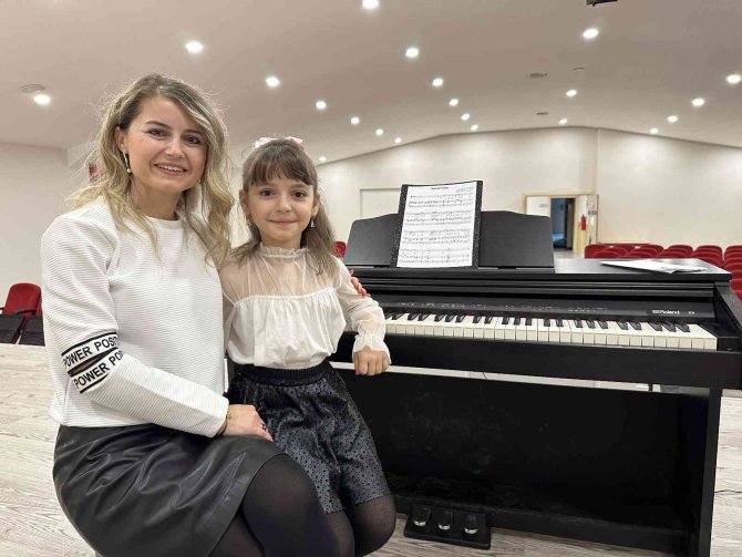 8 Yaşındaki Piyanistin Hayali Evgeny Grinko İle Aynı Sahneyi Paylaşmak