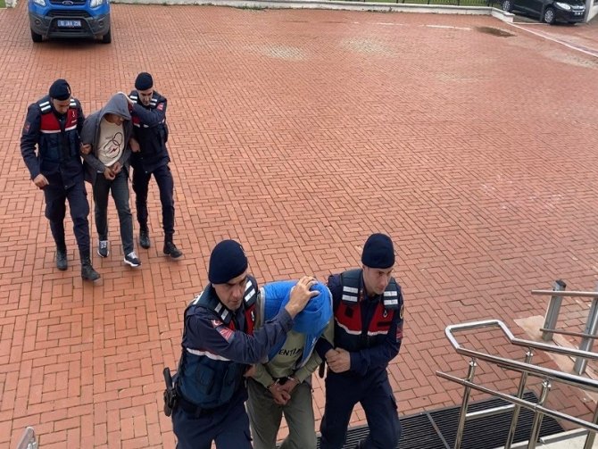 Ayvalık’ta Göçmen Kaçakçıları Yakalandı