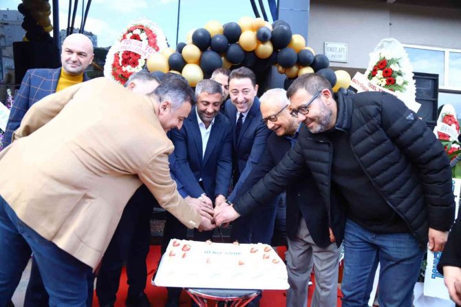 İ̇ş Ve Siyaset Dünyasını Buluşturan Açılış