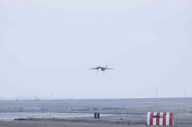 Bayraktar Kızılelma Sistem Tanımlama Test Uçuşunu Başarıyla Tamamladı