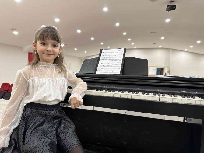 8 Yaşındaki Piyanistin Hayali Evgeny Grinko İle Aynı Sahneyi Paylaşmak